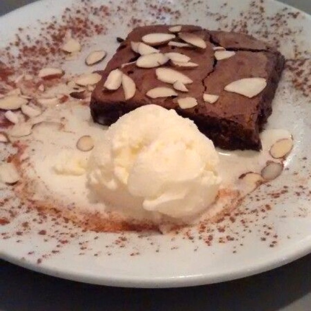Brownie con helado (6.700)
