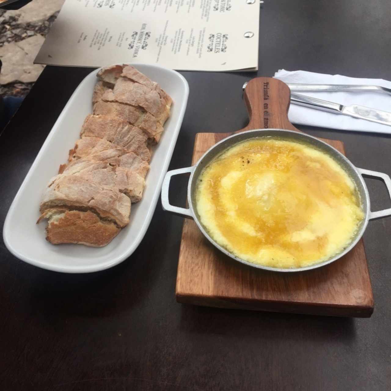 Queso paipa asado con salsa de lulo y jengibre