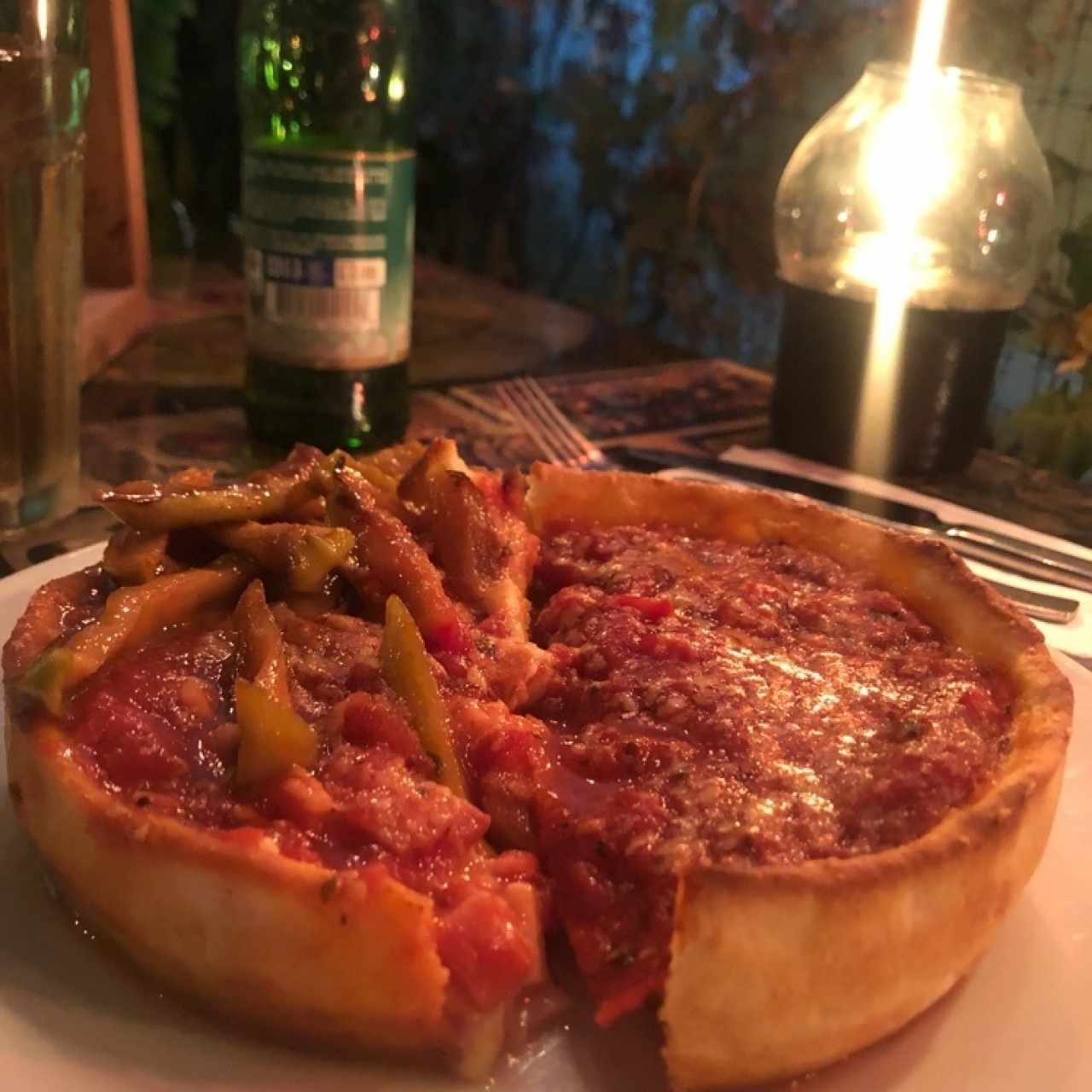 deep dish pizza personal manzanas caramelizadas con tocino ahumado y peperoni 