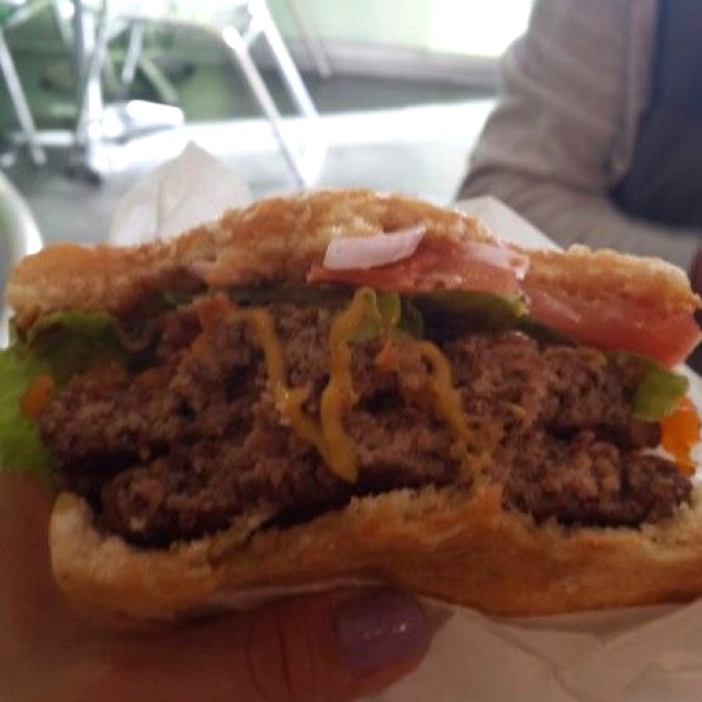 Hamburguesa doble carne...deliciosa!!!