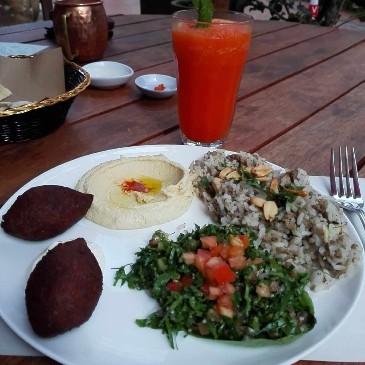 plato mixto y granizado biblos