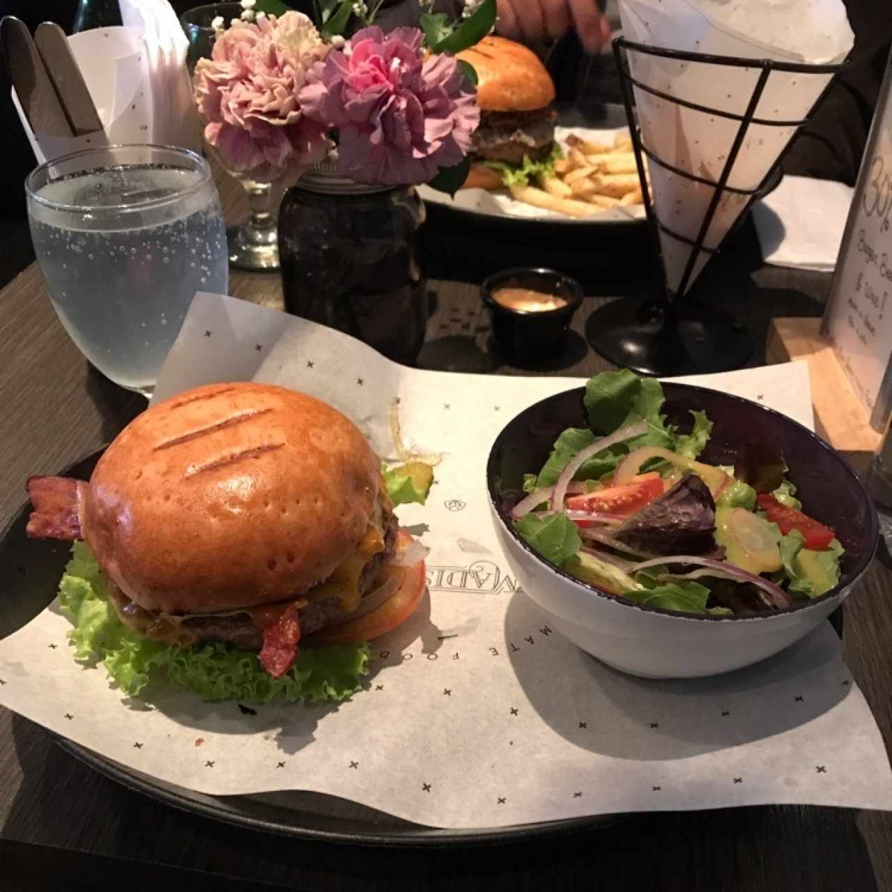 americana de 250 con ensalada 