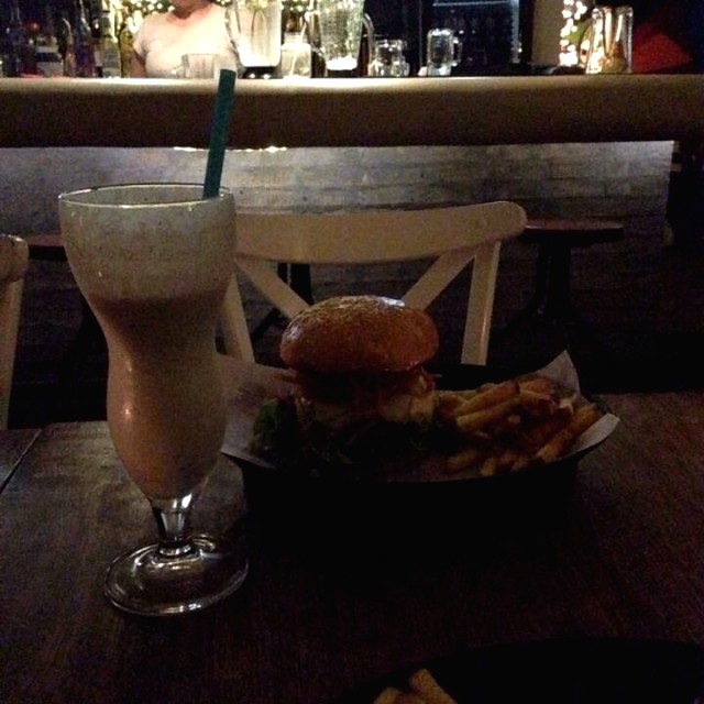 Burger Club con malteada
