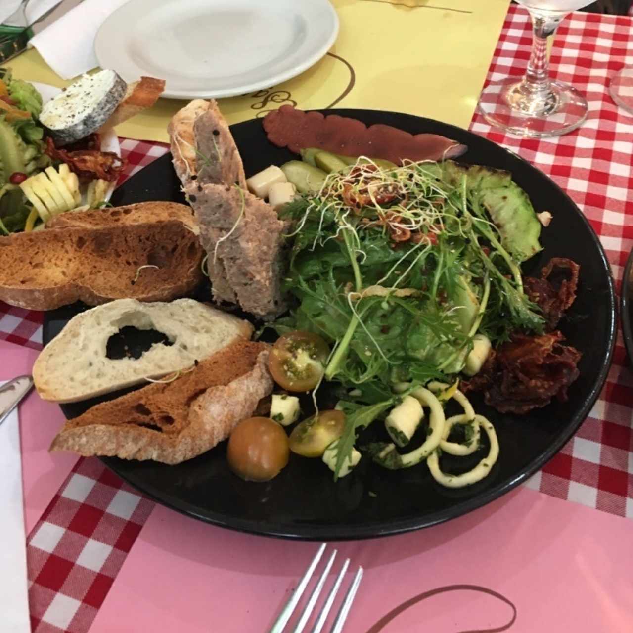 entrada con terrine de pato