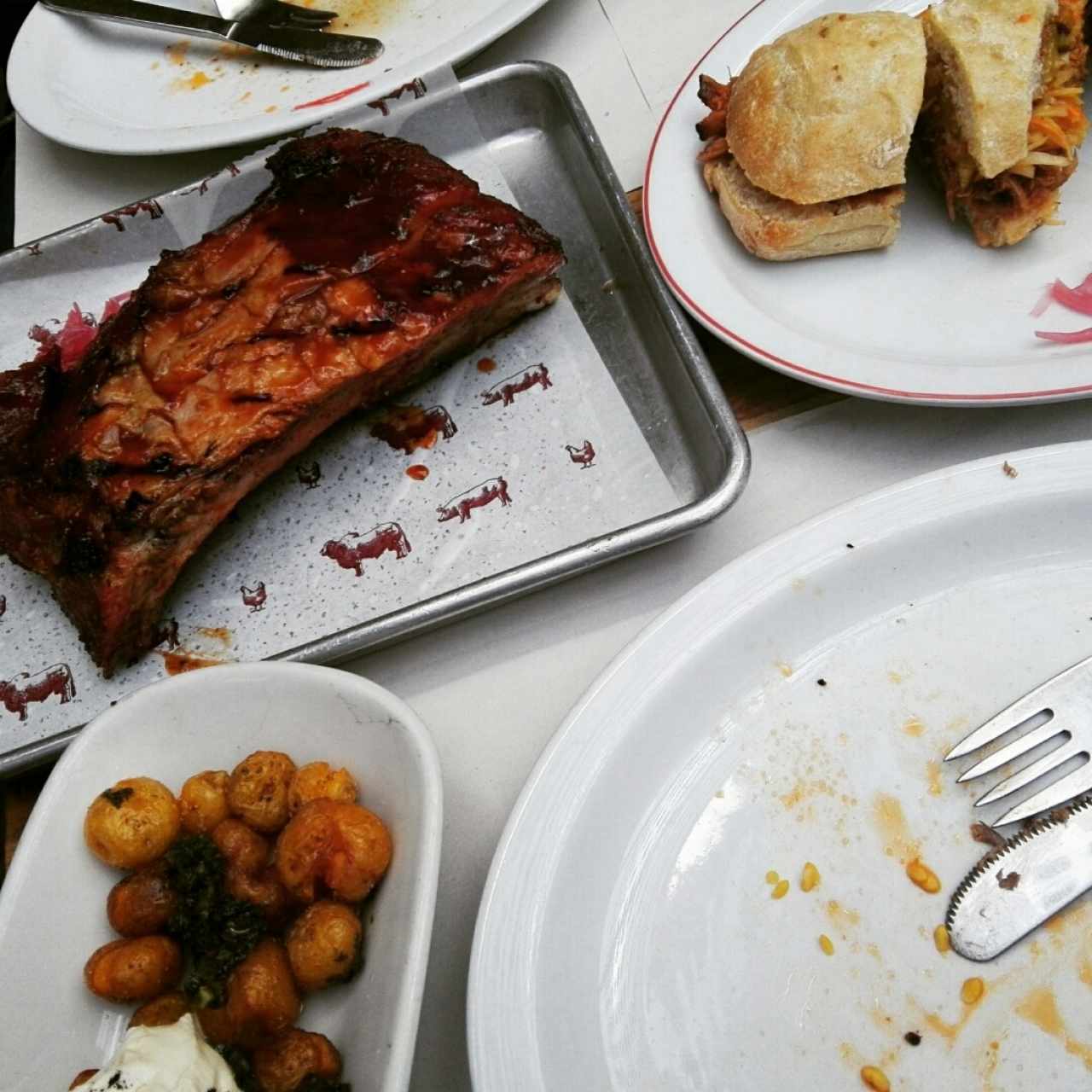 papa criolla,1/2 rack de costilla y pulled pork