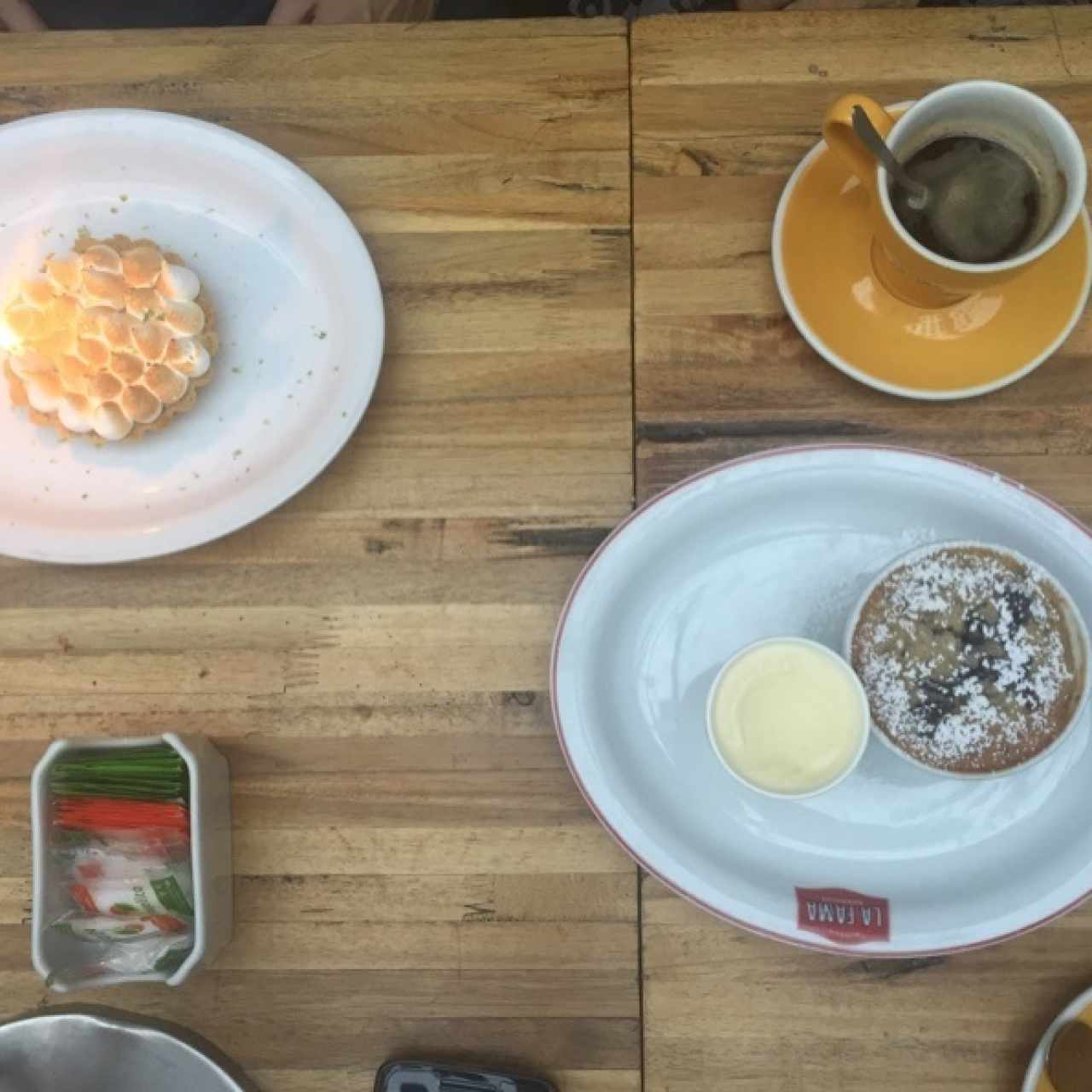 key lime pie, banana bread pudding y café