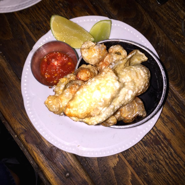 Chicharrones con ají y limón 