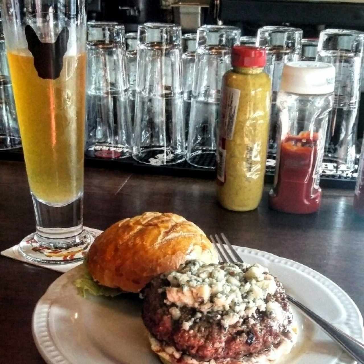 Gordo burguer con adición de gorgonzola. 