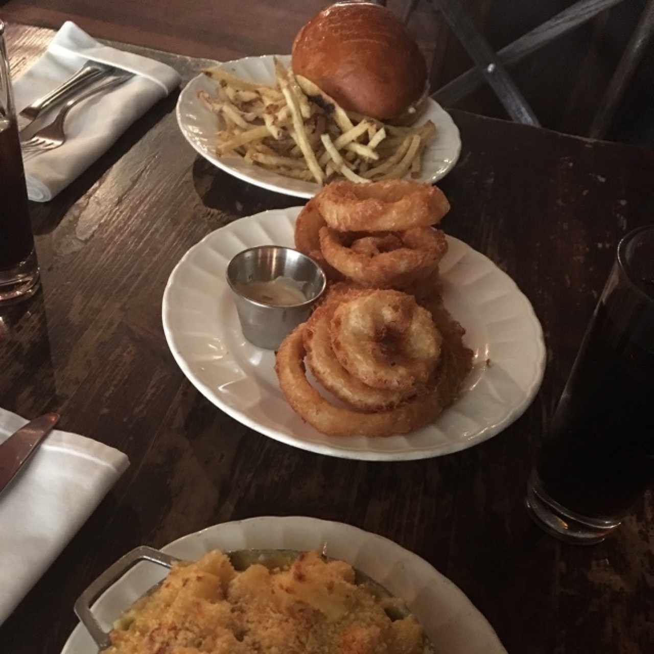 hamburguesa y aros de cebolla 