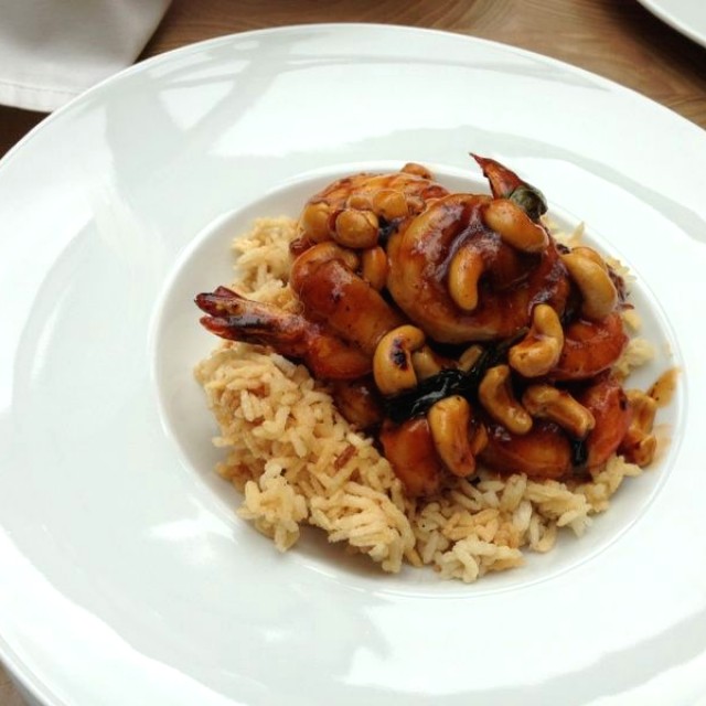 Langostinos agridulces sobre pega de arroz