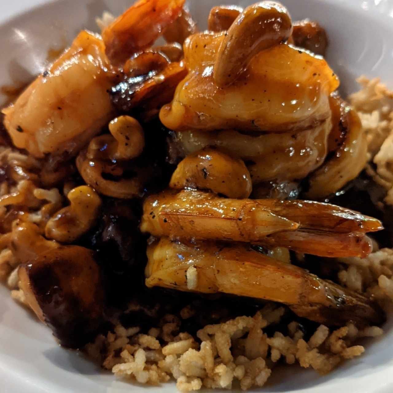 Langostinos con marañon y pega de arroz