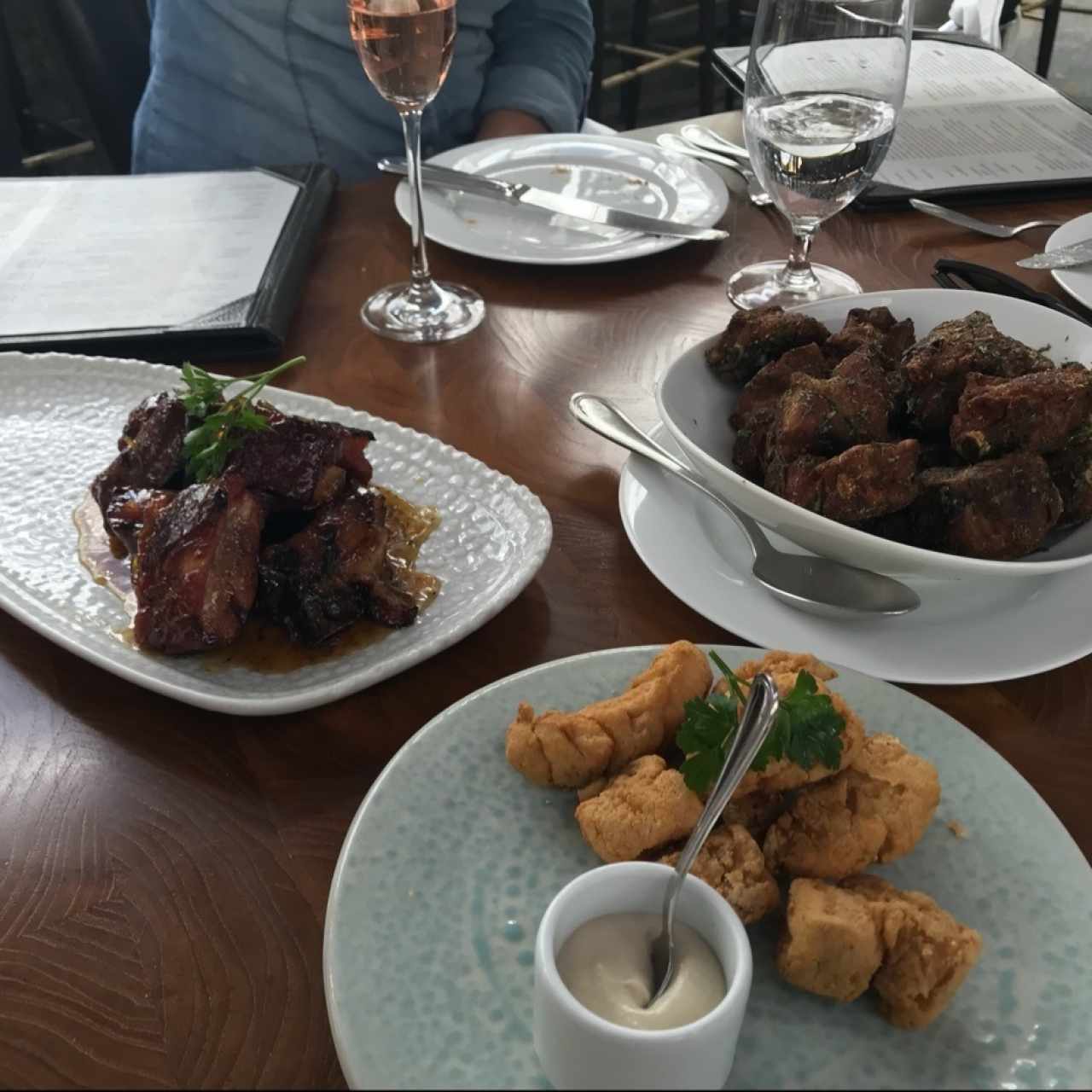 Ribs de Cerdo, Huesitos de Cerdo y Mero