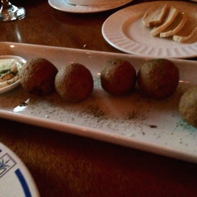 Croquetas de plátano rellenas de conejo