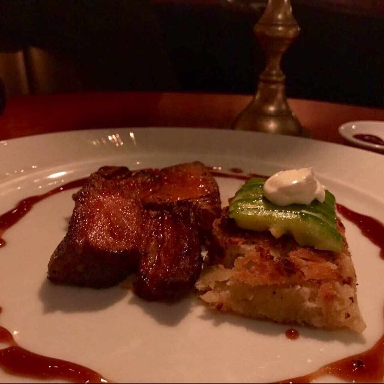 Panza de cerdo con rosti de yuca