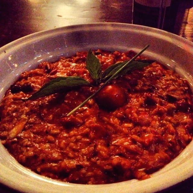 Risotto con lomo, tocineta y champiñones