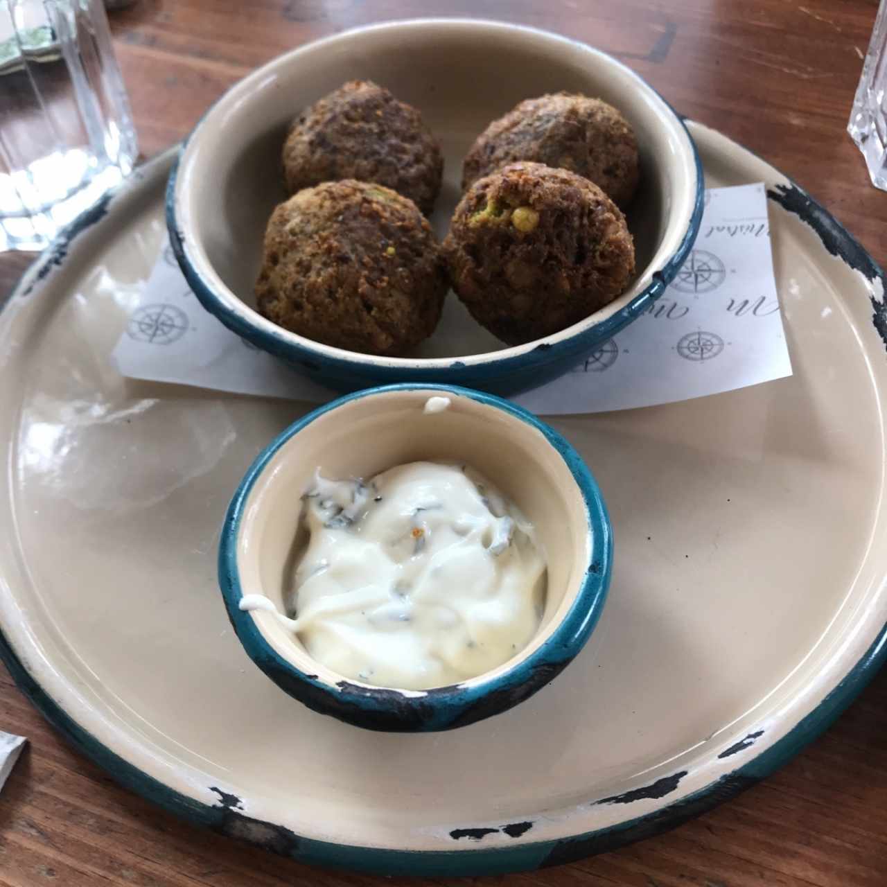 falafel cn yogurt griego