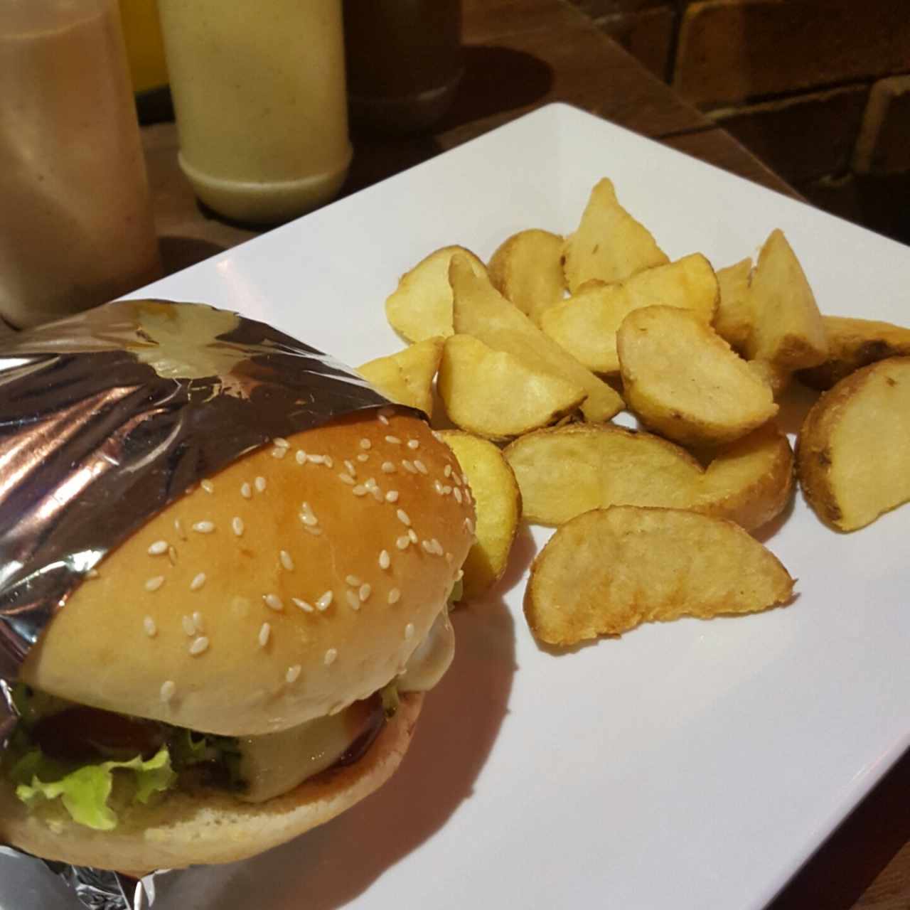 Hamburguesa Tradicional Con Papas Casco 