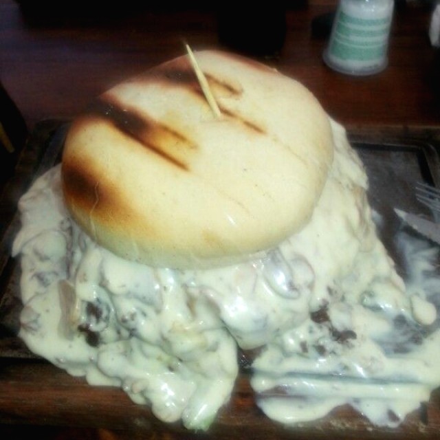 Hamburguesa doble carne de res con champiñon
