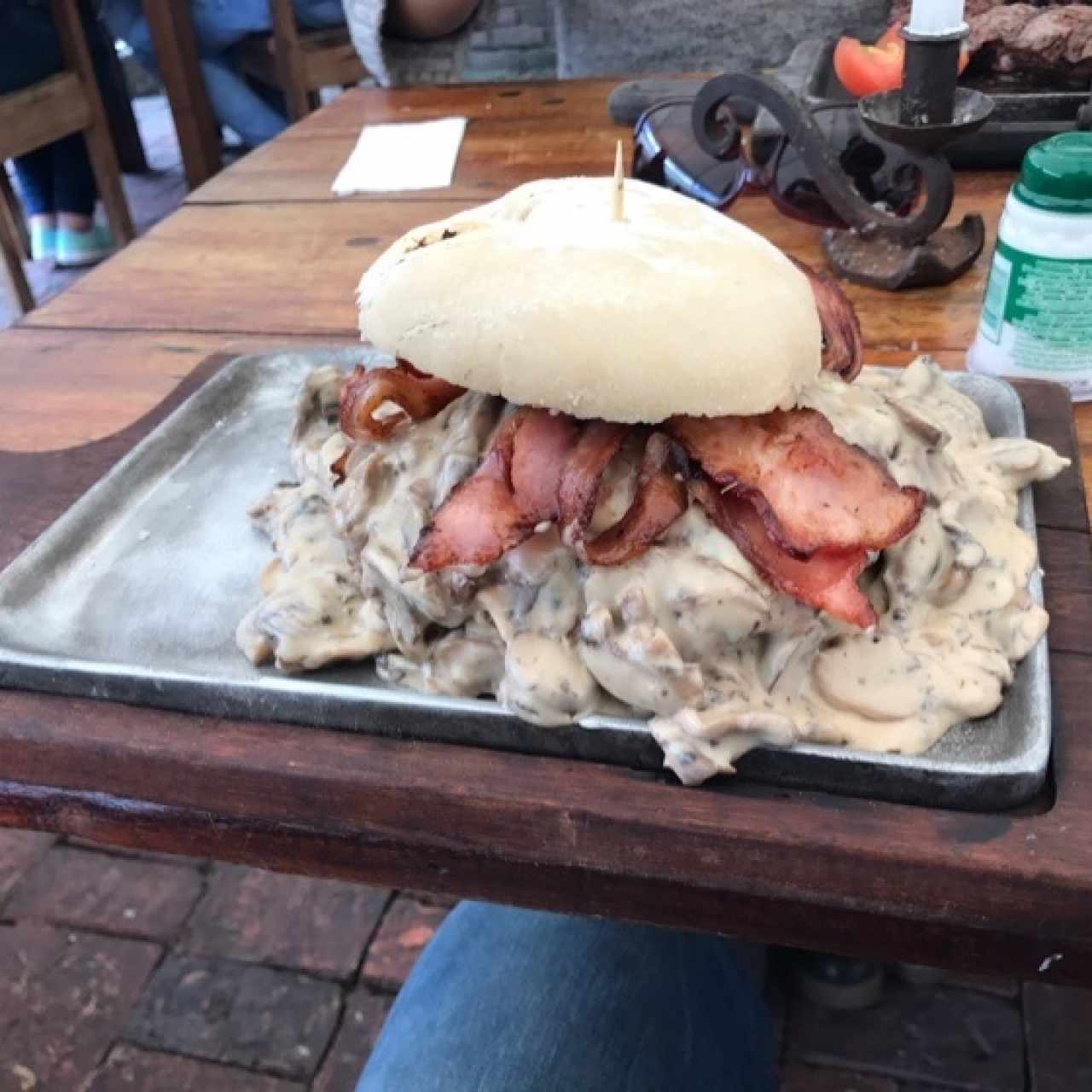 hamburguesa ticineta y champiñones