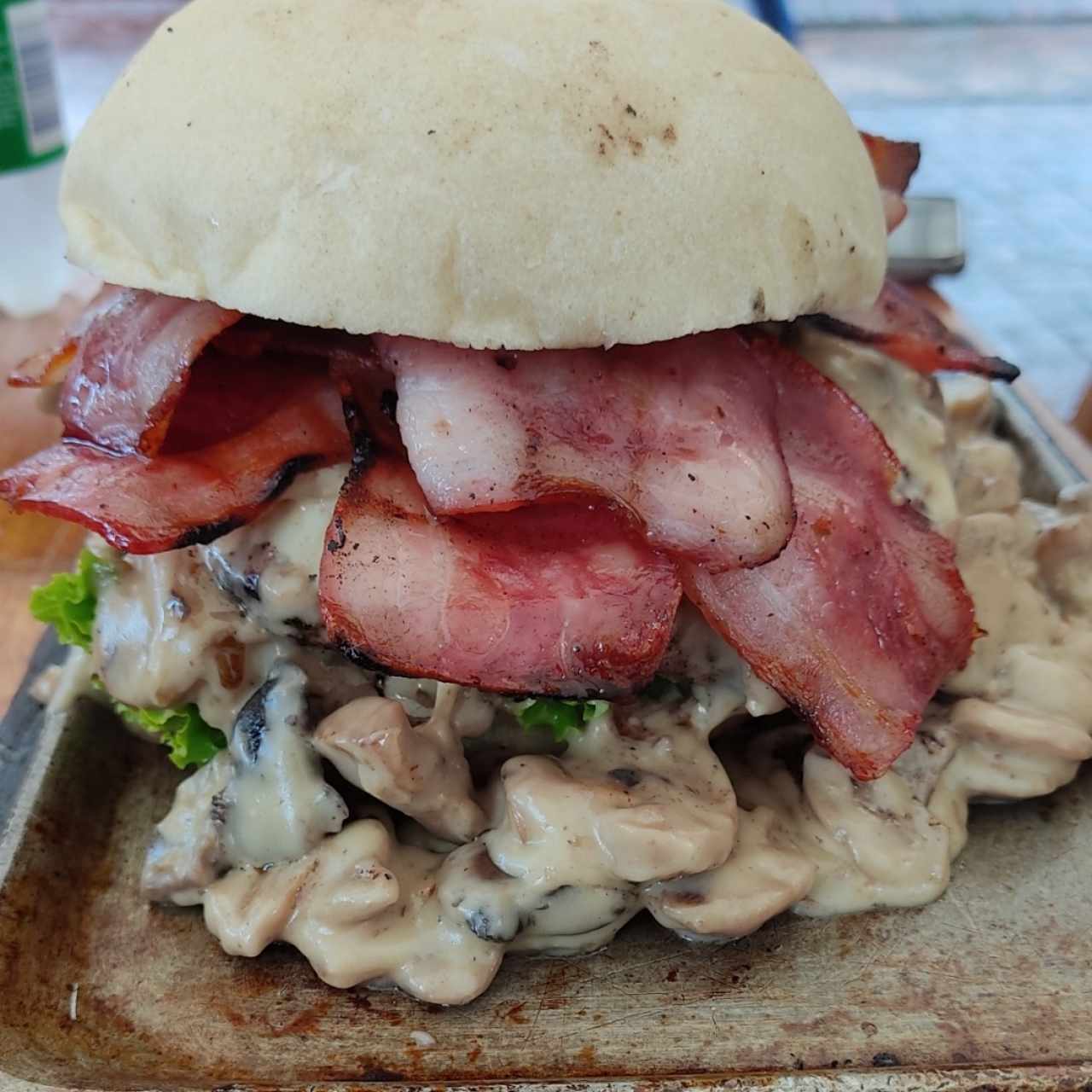 hamburguesa champiñones y tocineta