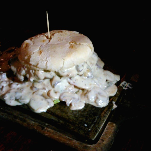 Hamburguesa con champiñones 