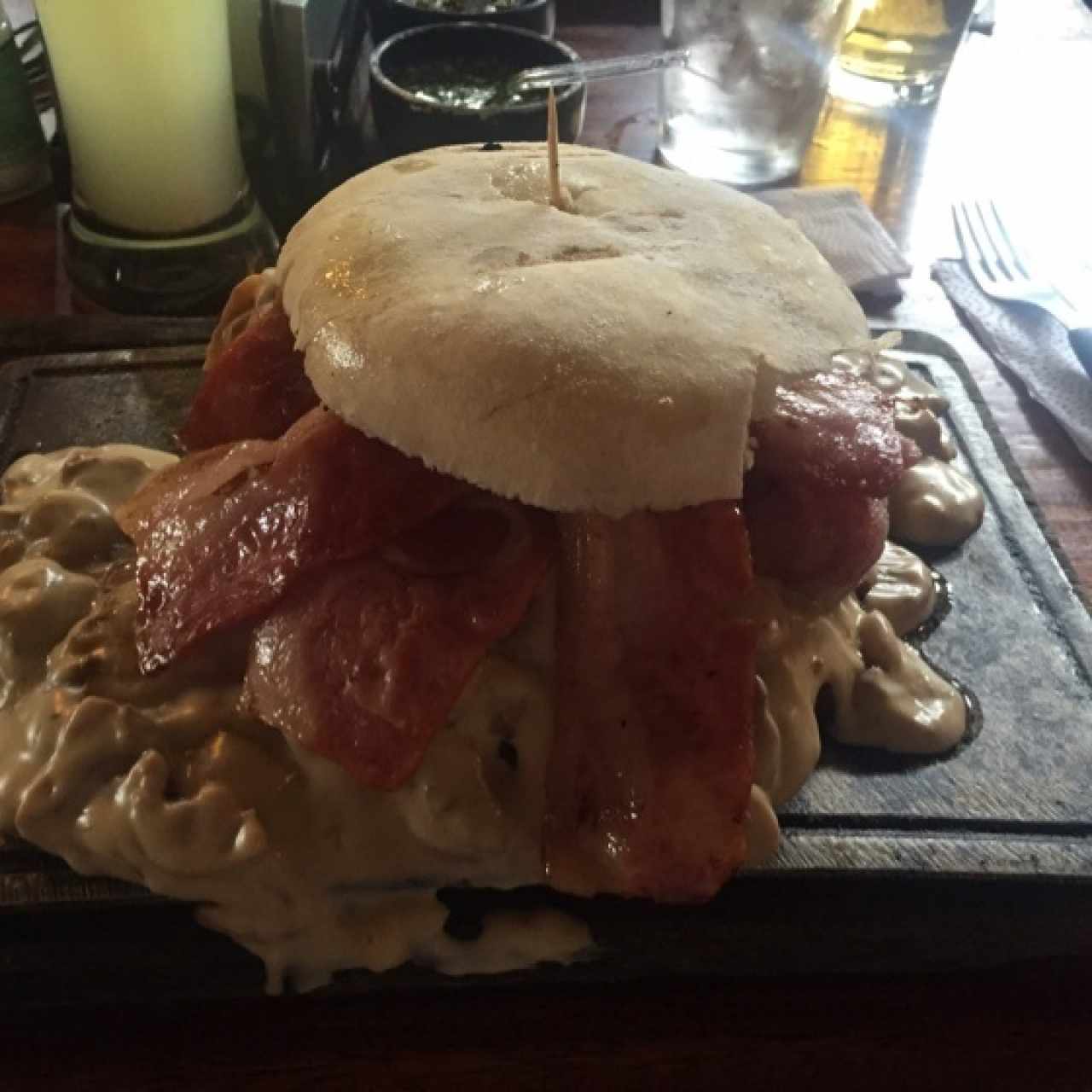 hambuerguesa de champiñones y tocineta