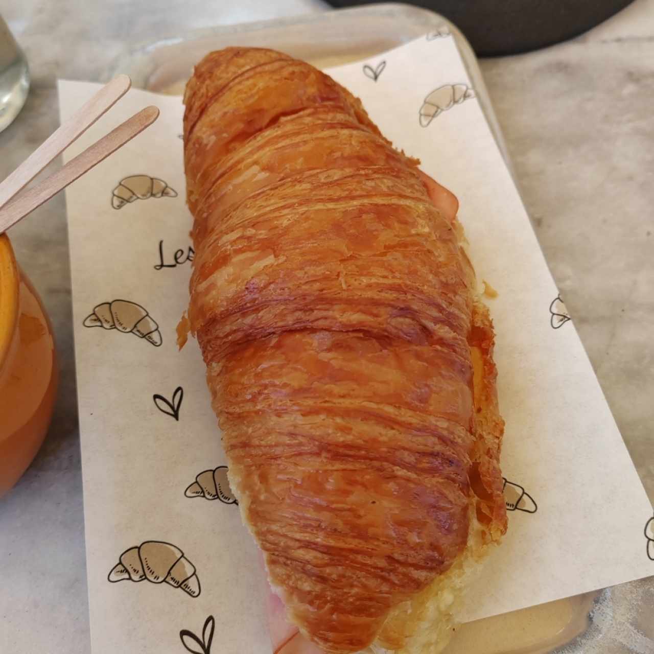 Crosaint de jamon y queso