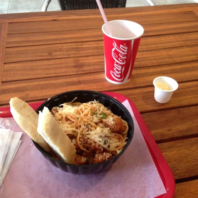 Pasta con albóndigas 