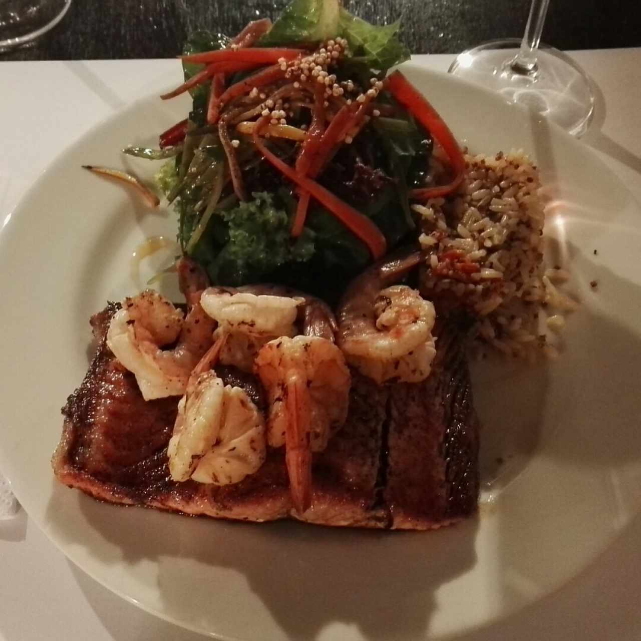 salmón con langostinos