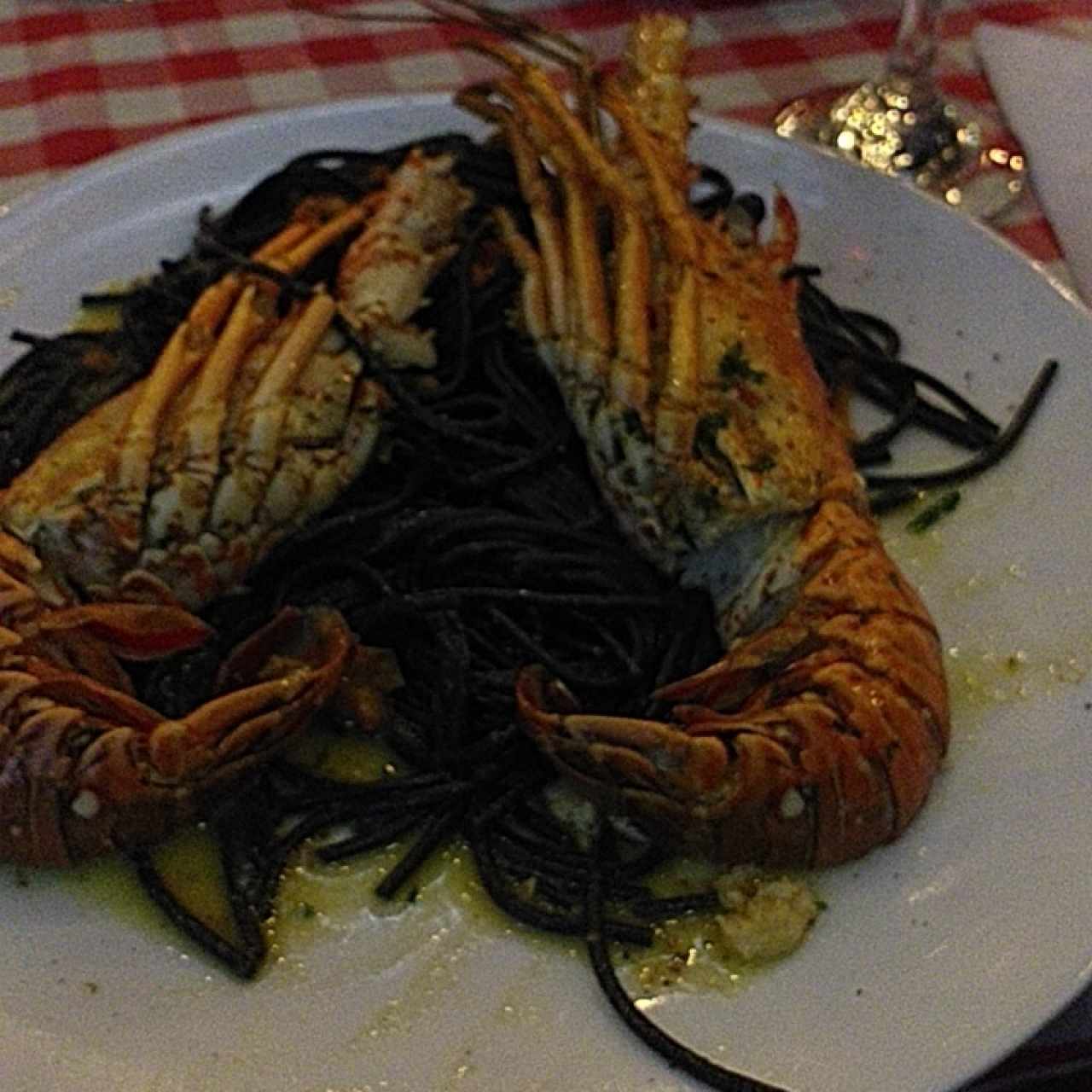 spaguetti negro con langosta