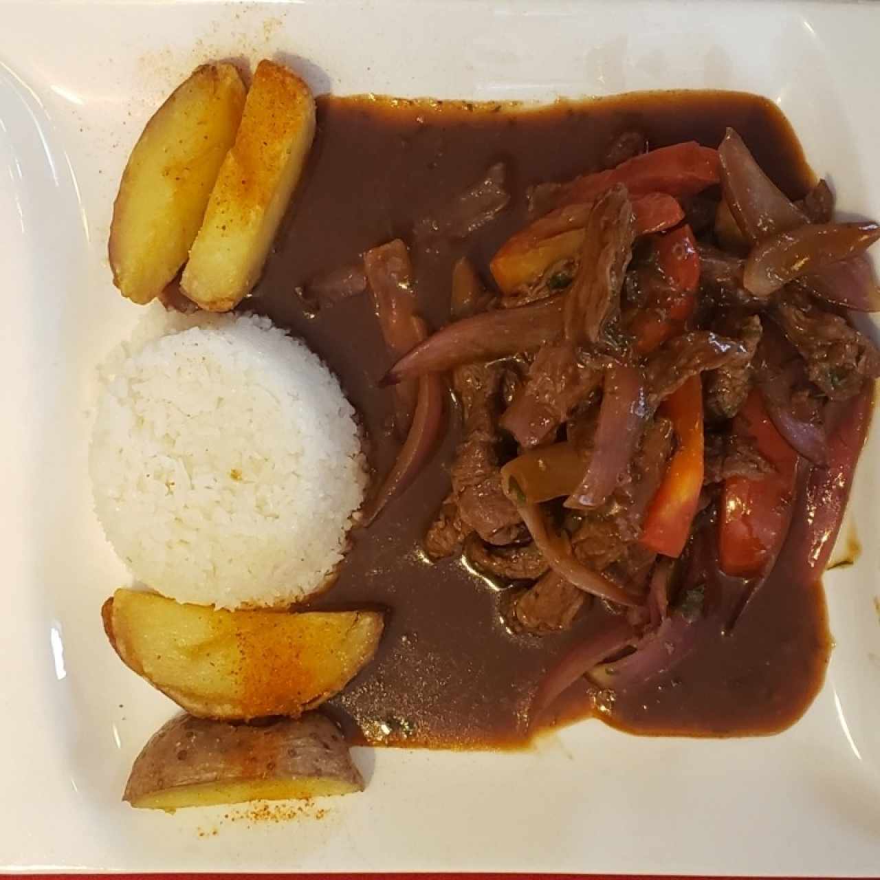 Lomito Saltado