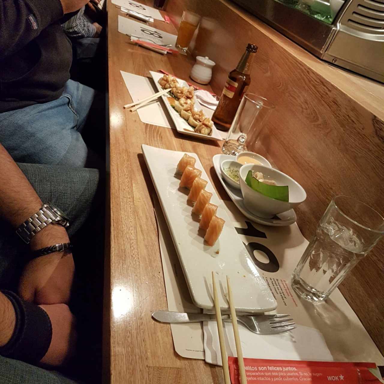 Variedades de sushi y aros de calamares