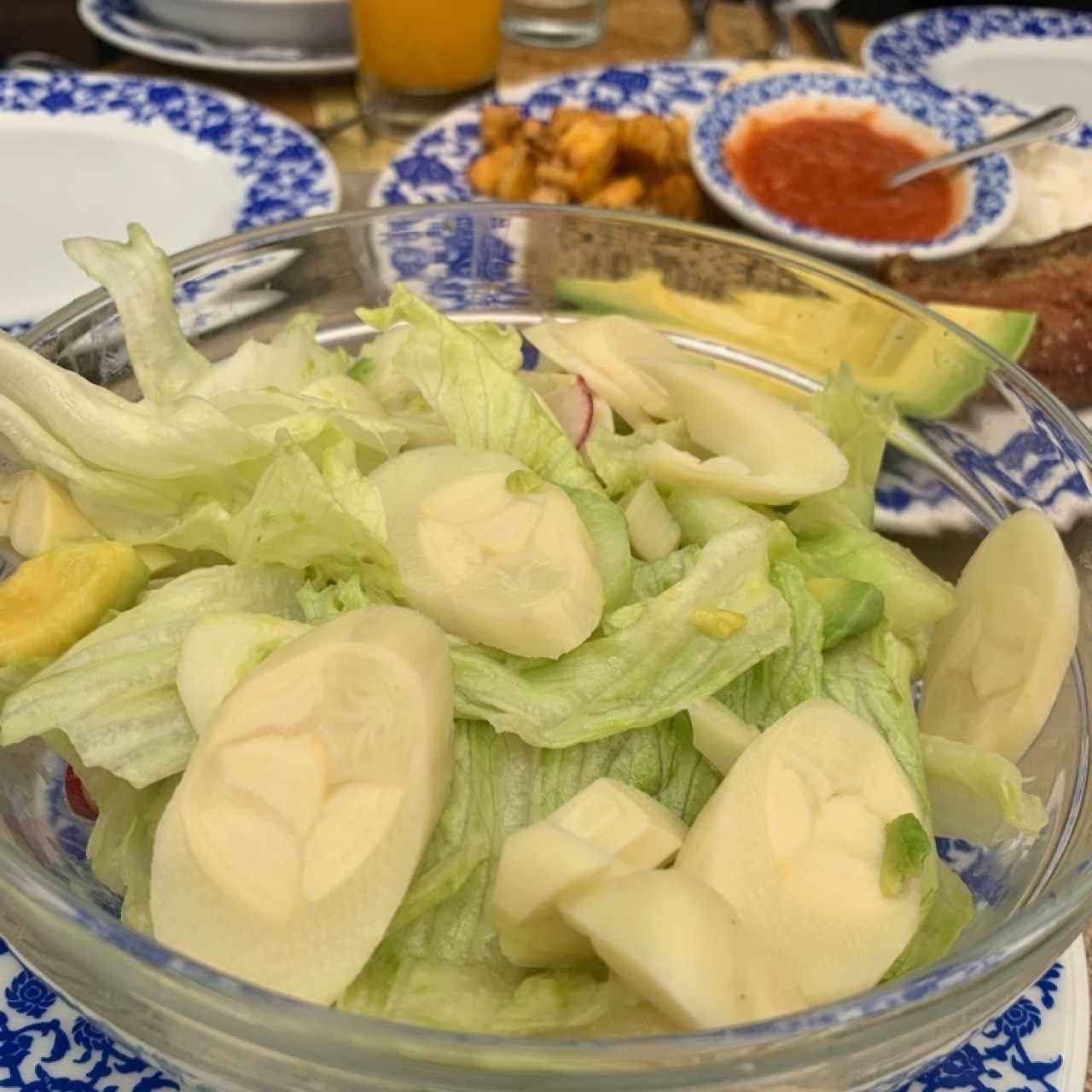 ensalada de palmito con aguacate