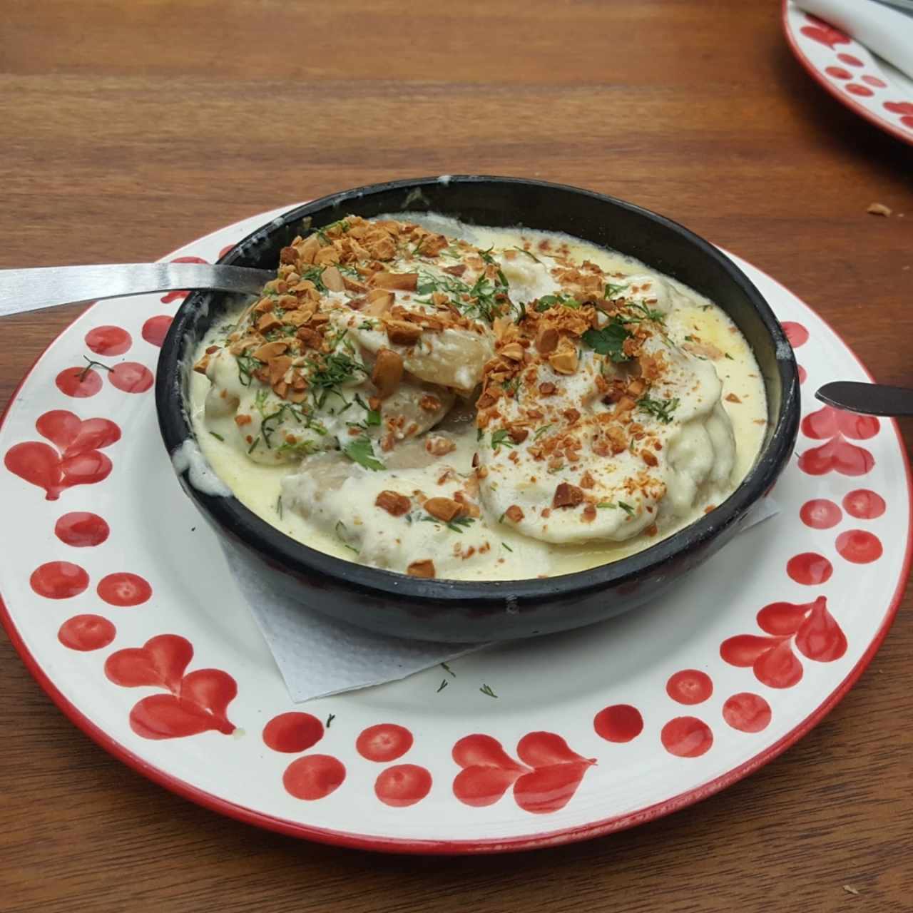 Capelleti de gallina criolla guisada con queso Paipa y Almendras
