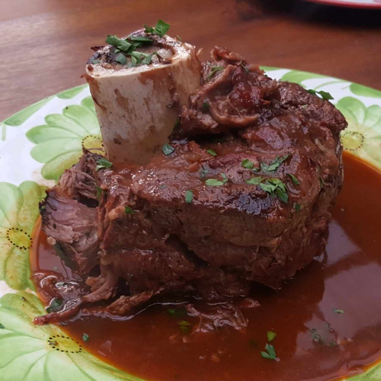 Canilla de novillo braceada al hormo de leña