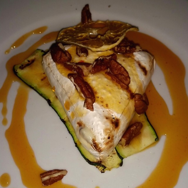 Brie al Horno con Reduccion de Cítricos