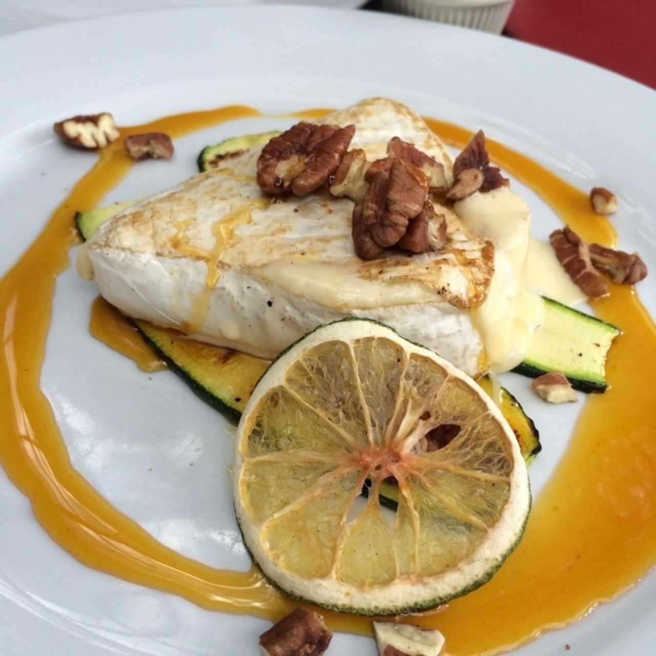 brie al horno con salsa de uchuvas
