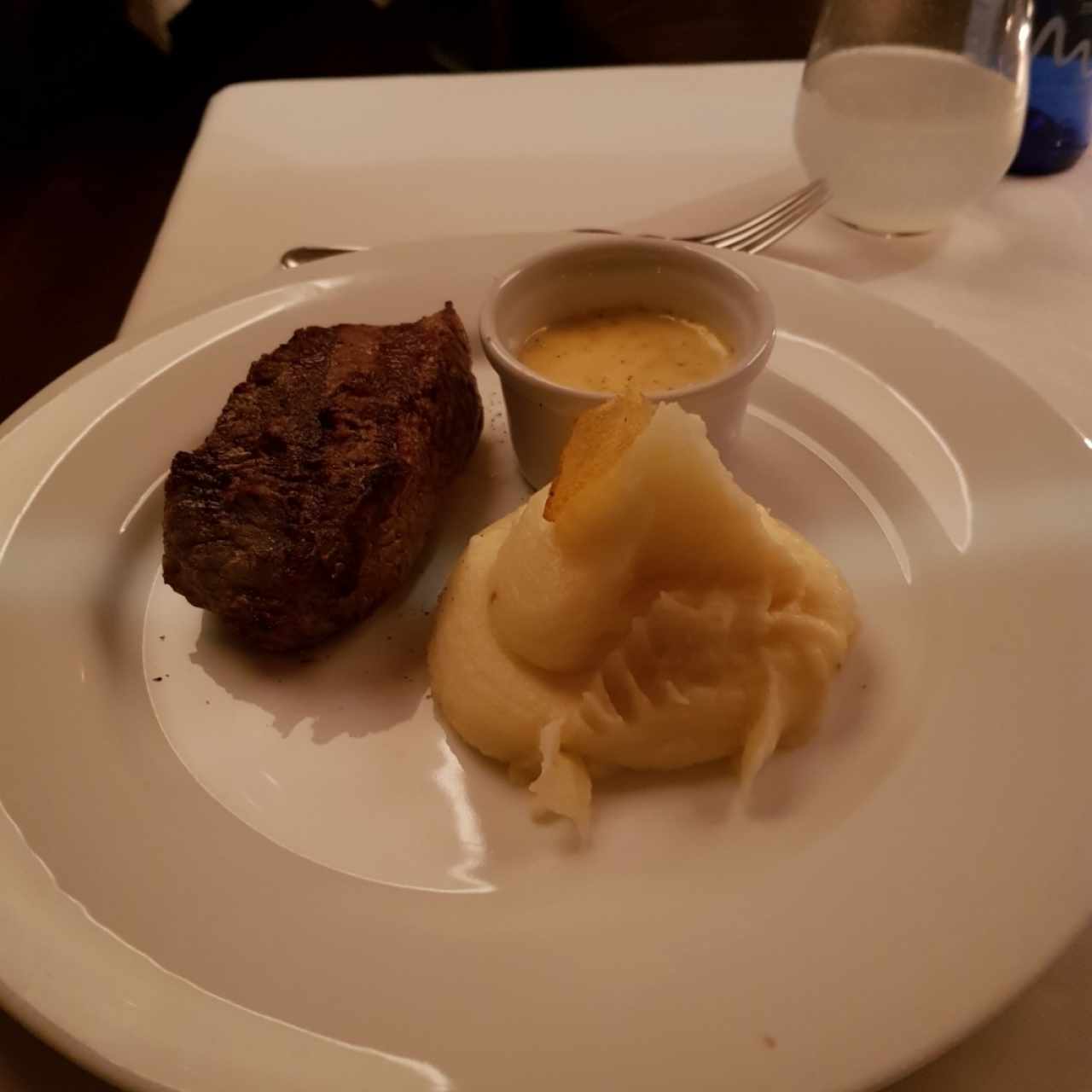 lomo con puré de papa