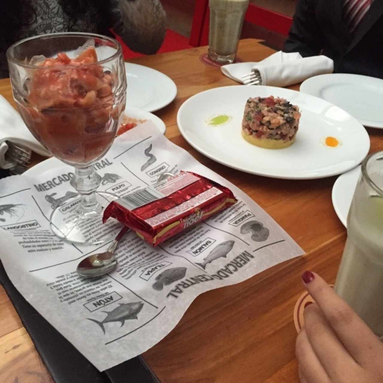 ceviche de la calle mixto y tartar de sallon en causa