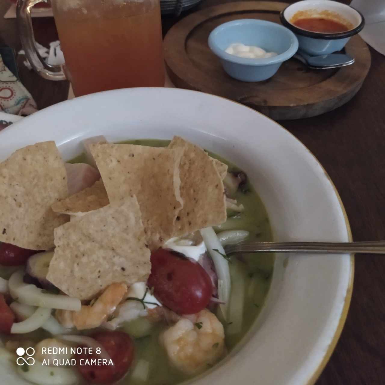 Ceviche de aguacate y michelada