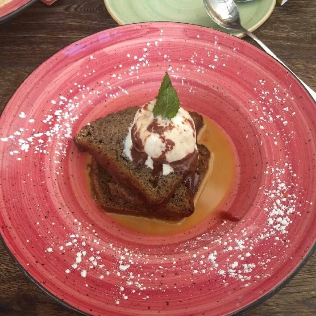 Banana bread puddin + helado