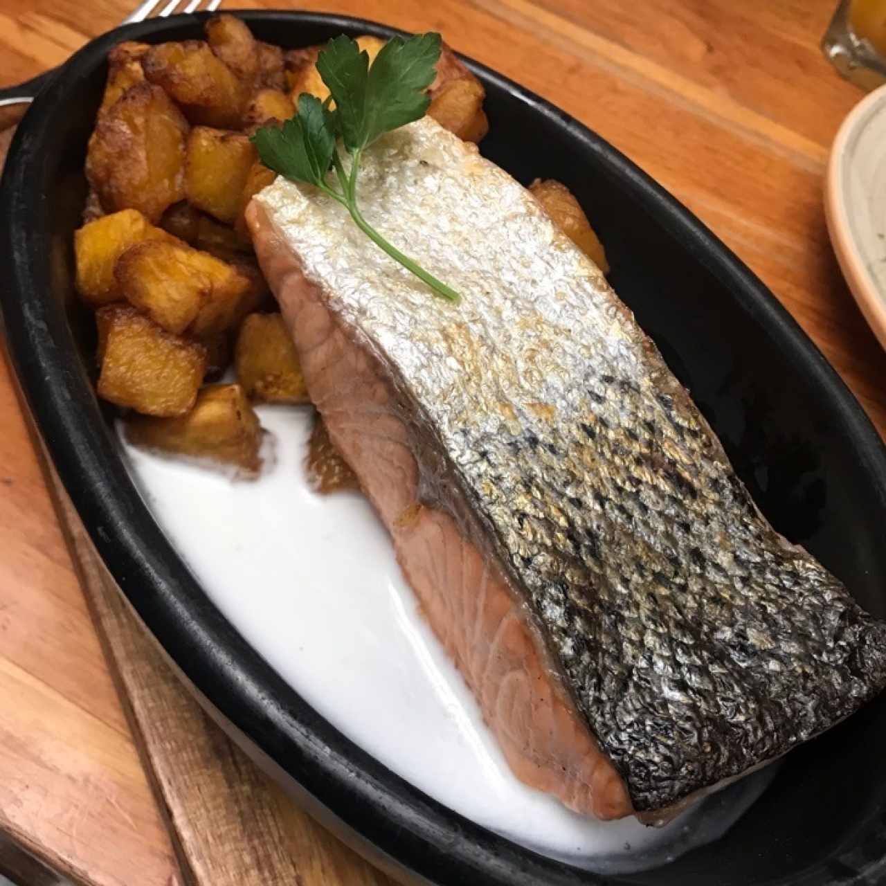 Salmon con maduritos