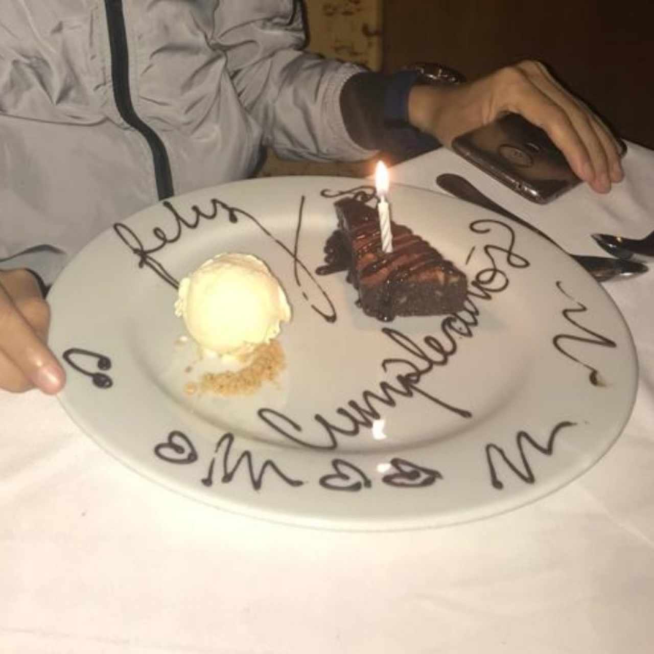 postre cortesía de cumpleaños