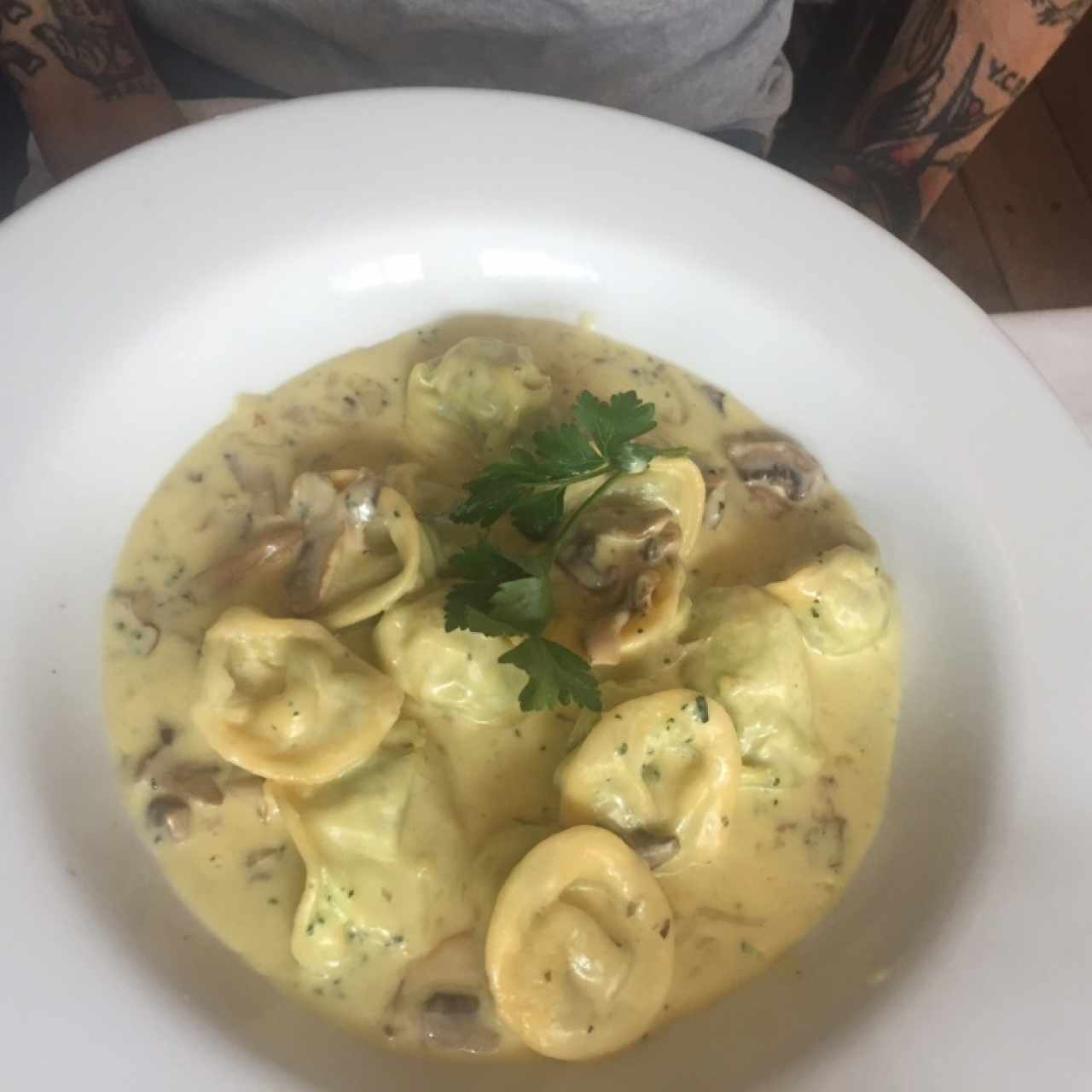 Capelletis de Riccota, Espinaca, Tres quesos y champiñones