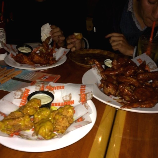 Alitas y cubos de pollo 