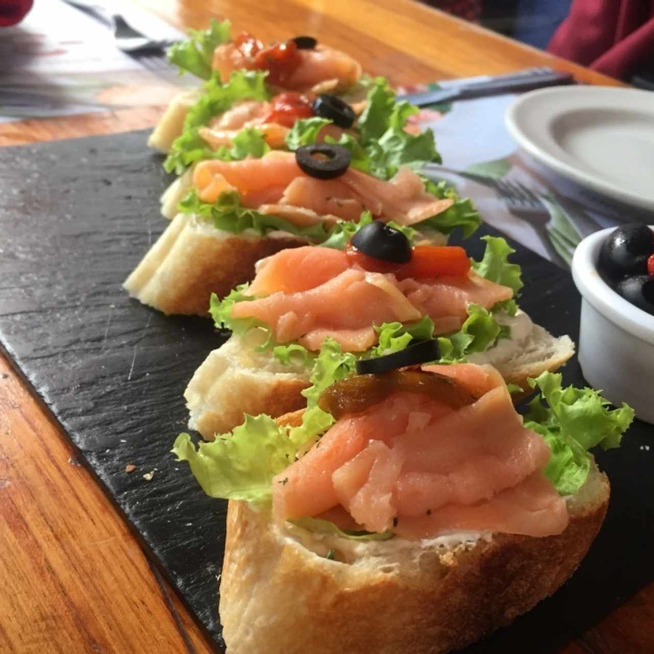 Tapas de salmón ahumado