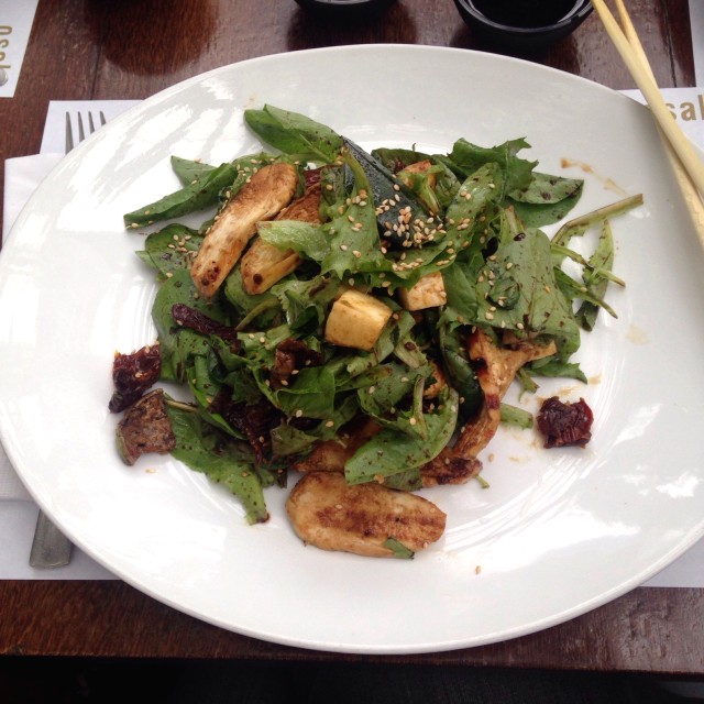 Ensalada de pollo satay