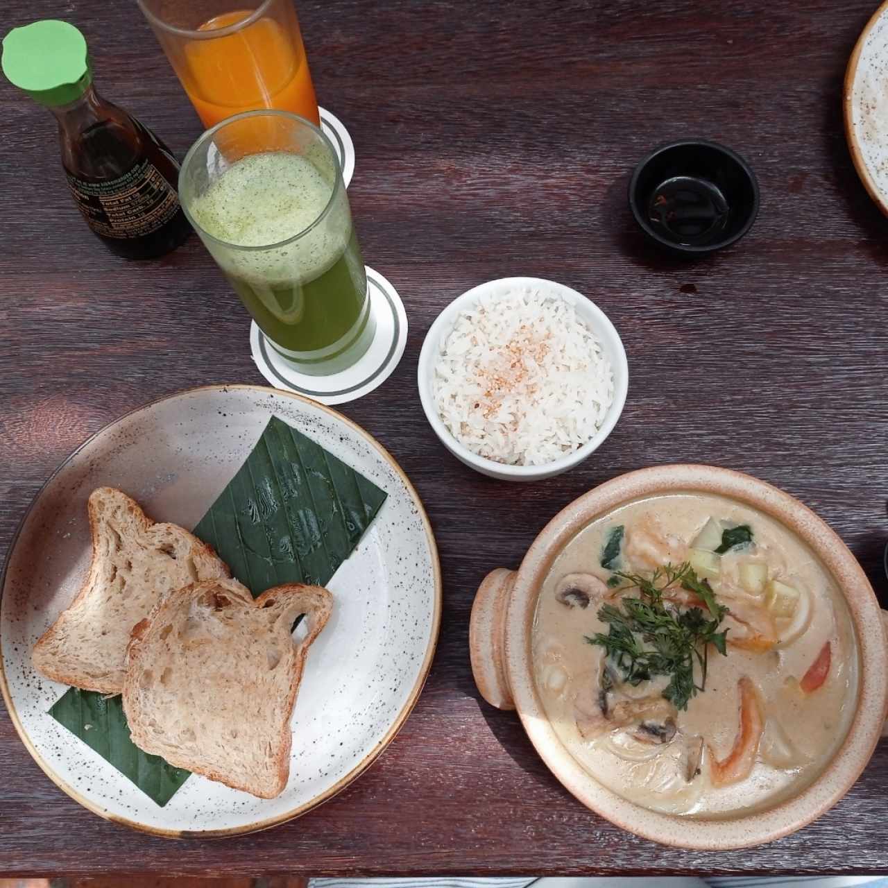 Curry amarillo de calamar y camarón