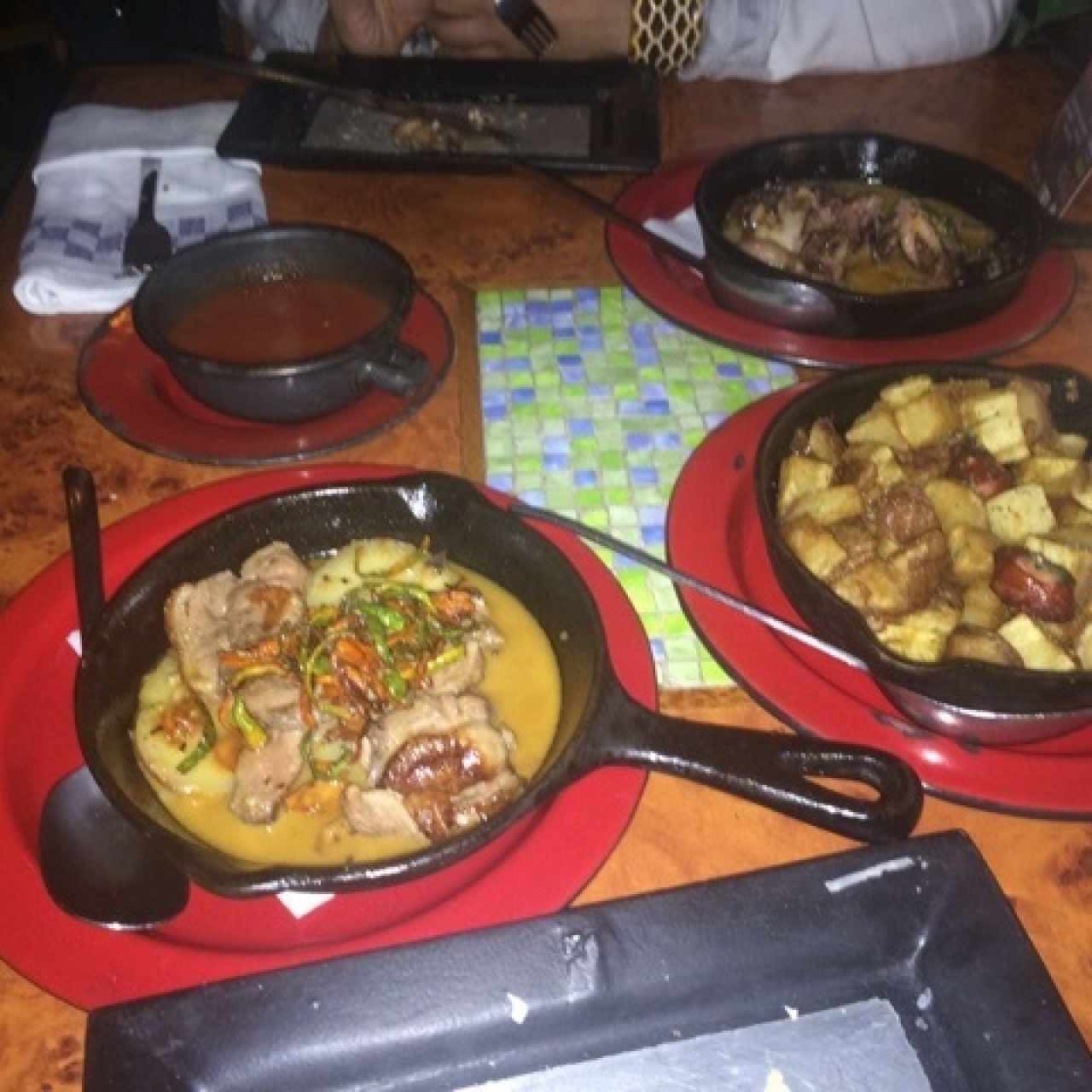 patatas bravas, pato y pulpo al ajillo