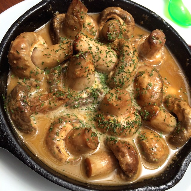 Champiñones al ajillo 